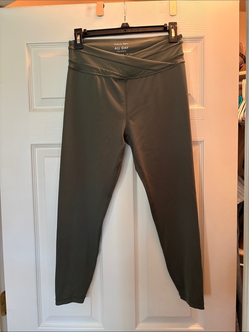 Sweaty Betty Excellent Condition  All Day Olive Cross-Waist Leggings 7/8 length